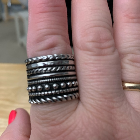 Rings (all with a stretch band) fits sizes 7.5-10 - Picture 15 of 15